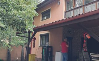 Casă deosebită, Zona Miorița – Comuna Berceni, Curte amenajată - Poză 4