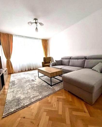 🏡 Închiriez Apartament cu 2 camere renovat, Bd. Basarabiei, etaj 2 - Poză 1