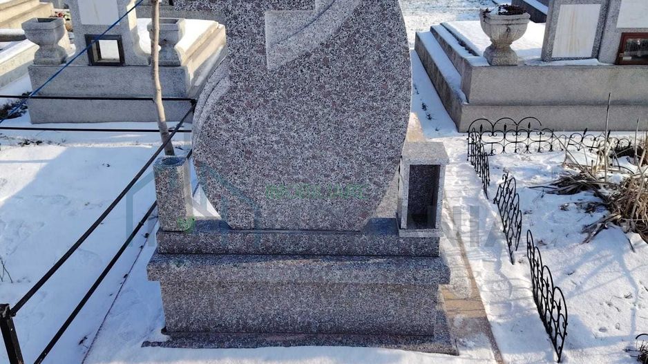 Loc de veci cimitirul Sf. Petru și Pavel - Poză 1