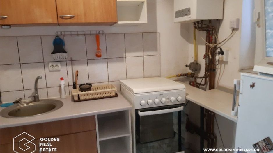 Casa mare, cu 4 apartamente a cate 1, 2, 3 și 4 camere fiecare - Poză 4