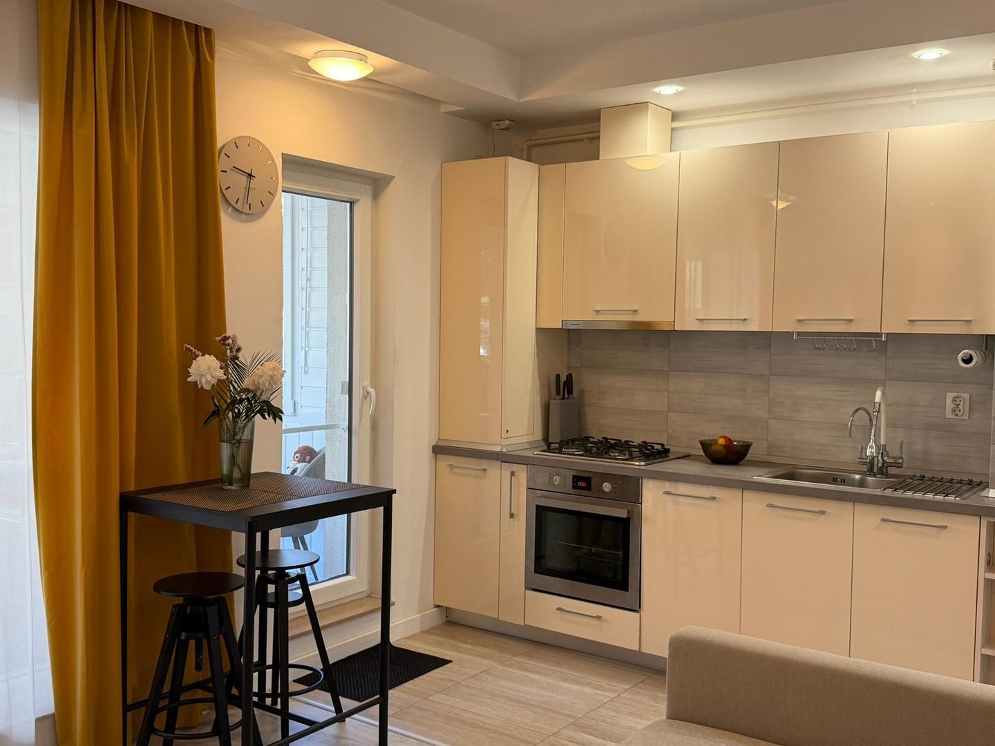 COSMOPOLIS - Apartament cu 3 camere si gradina, mobilat si utilat. - Poză 3