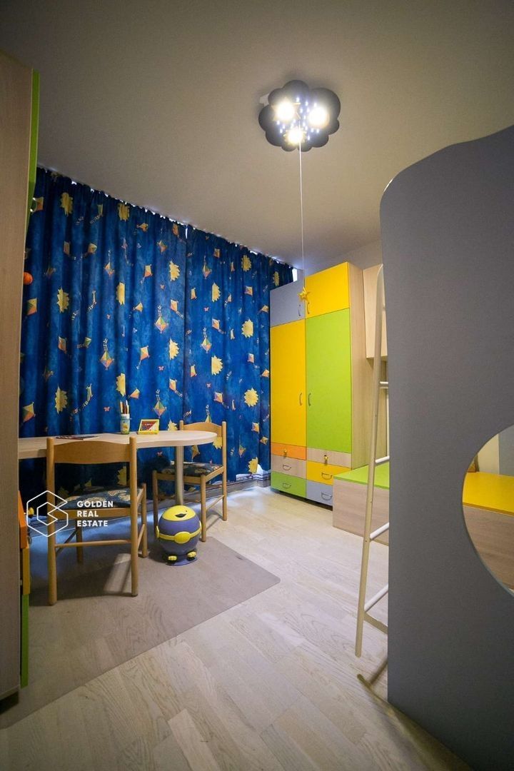 Apartament superb, ultracentral, 3 camere, centrala proprie si 2 locuri parcare - Poză 8