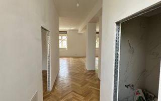 Apartament renovat în clădire istorică - are garaj - Poză 18