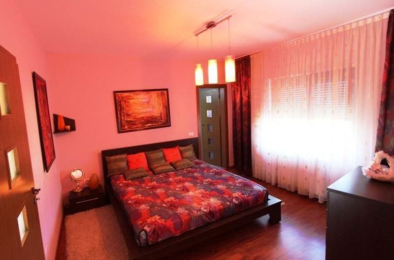 Vila spațioasă la intrare în Dumbravita - Poză 8