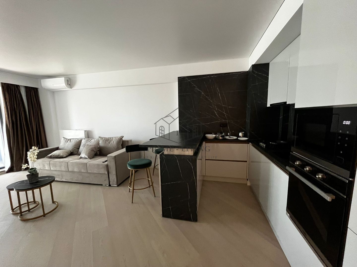 APARTAMENT COCHET CU 2 CAMERE LA INCHIRIERE IN CORTINA NORD - Poză 2