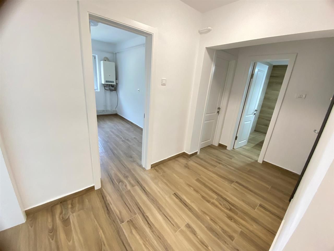 Etaj 1 4 camere  Complexul Studentesc-aproape de Sala Olimpia - Poză 6