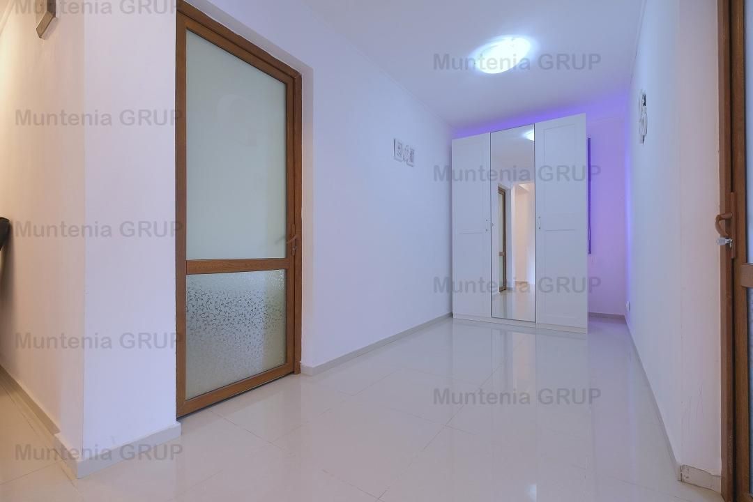 DOBROESTI - Str. Doinei, vila P+E+M, 6 camere, 3 bai cu fininsaje LUX - Poză 10