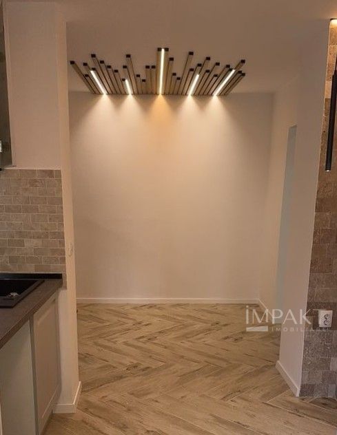 Oportunitate! 2 camere, decomandat, etaj intermediar - Primaverii! - Poză 3