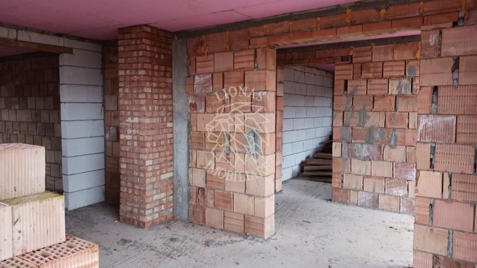 Casa la rosu 212 mp-terasa 25 mp-balcon 11 mp-teren 1034 mp-Teaca - Poză 2