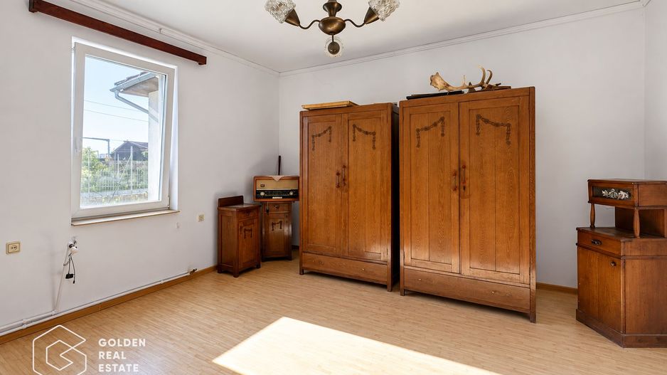 Casa solida cu teren intravilan de 1.555 mp, Sebis, jud. Arad - Poză 3