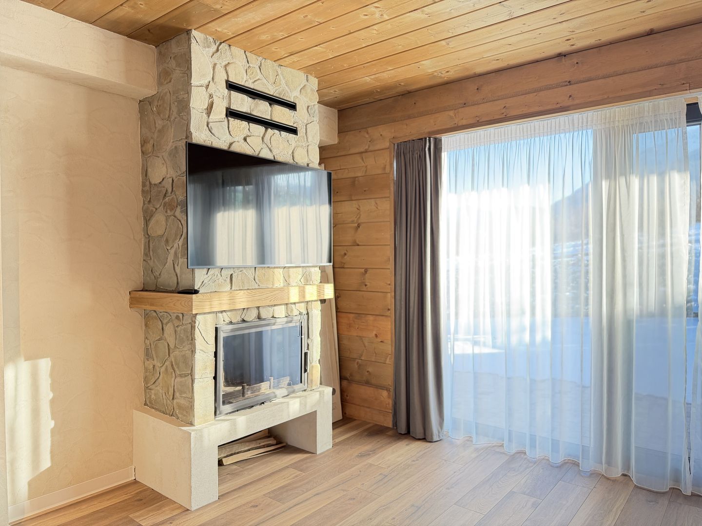 Casă de vacanță modernă într-un cadru natural deosebit – Râșnov - Poză 3