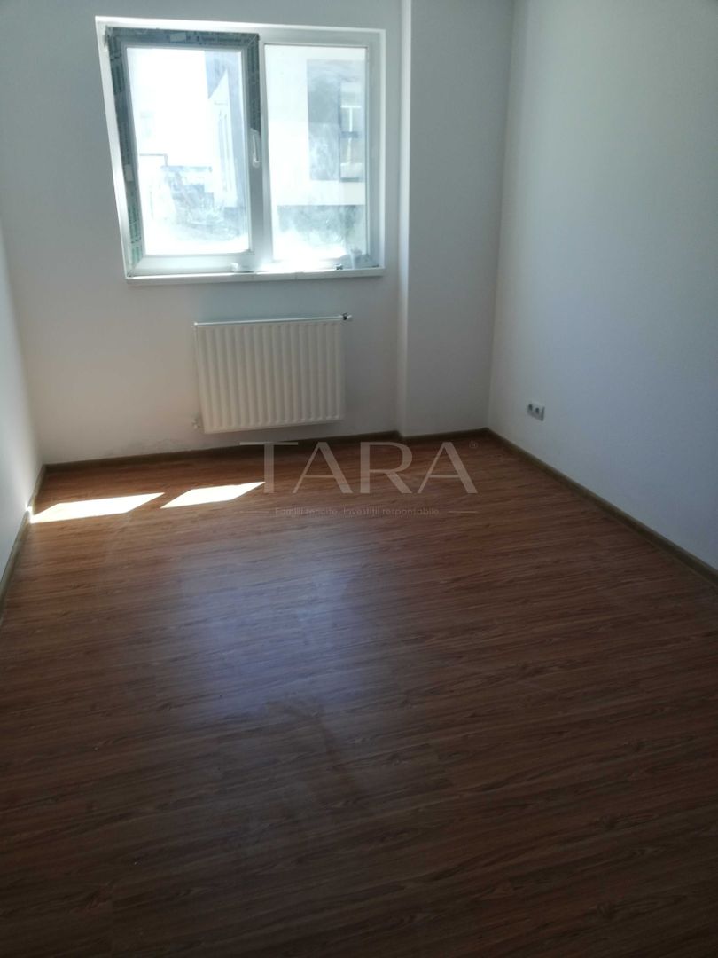 Apartament cu 3 camere vând an floresti - Poză 3