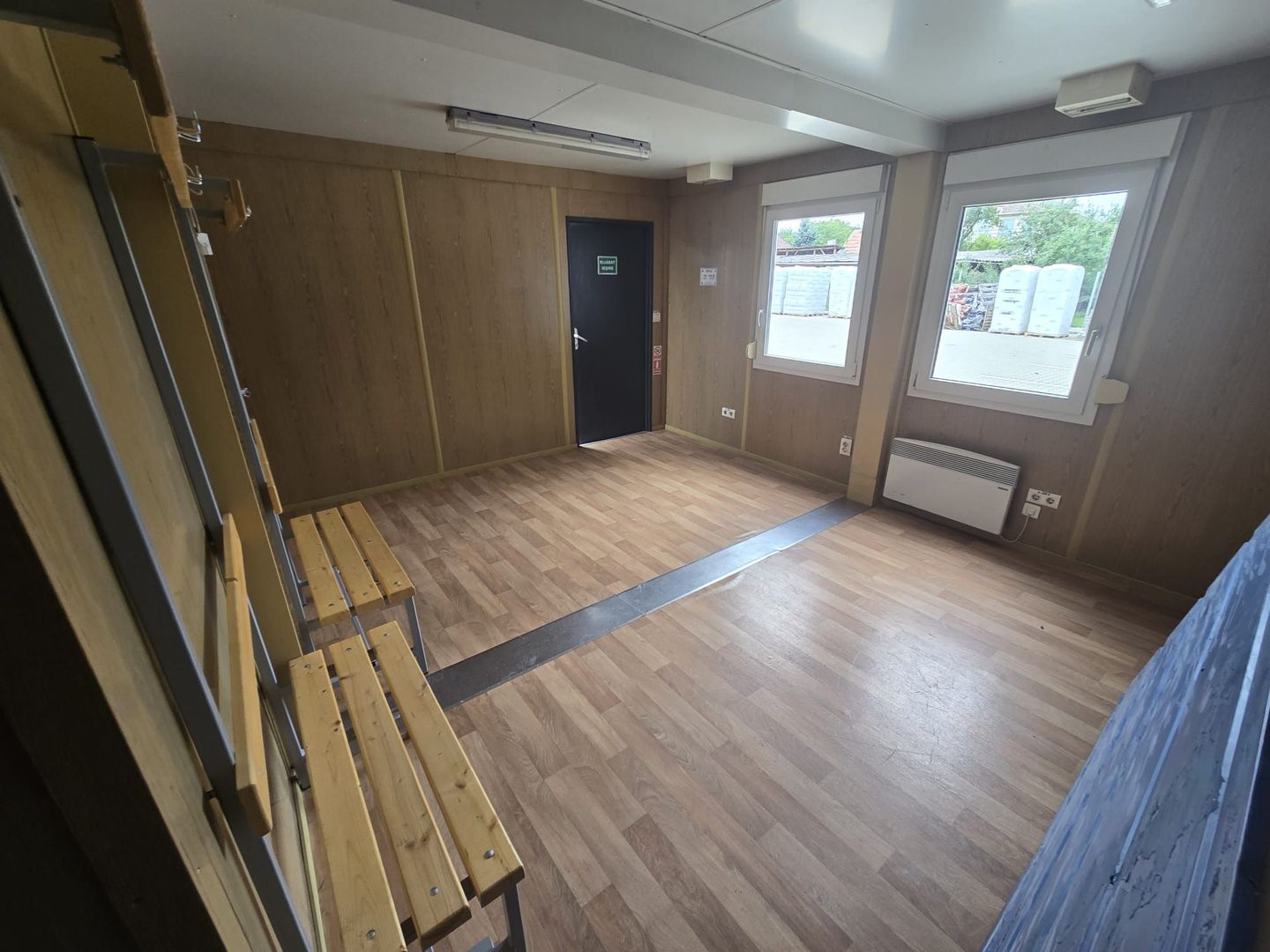 Spatiu Comercial 620 mp.parcare,birou,vestiar,baie - Poză 2