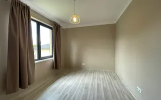 Casă / Vilă cu 4 camere de închiriat - Dezmir - Poză 15