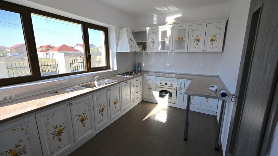 Casă / Vilă cu 4 camere de închiriat în zona Aradului - Poză 3