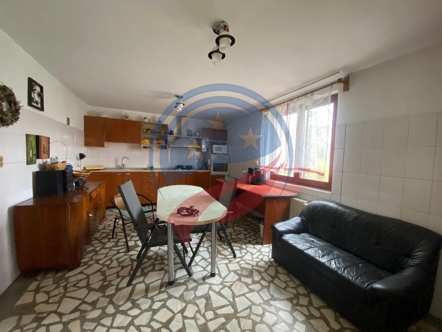 VILA CU 2500 MP TEREN LA 15 KM DE CRAIOVA CENTRU - Poză 5