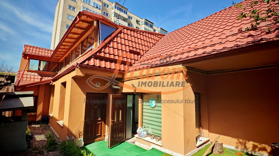 Vila 10 camere,pretabil compartimentare in 2 unitati separate,ASTRA. - Poză 1