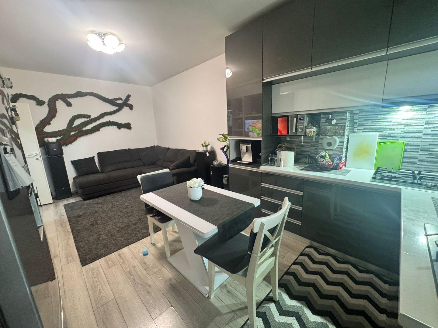 Apartament 3 camere  Bragadiru Mobilat Utilat Loc de Parcare - Poză 1