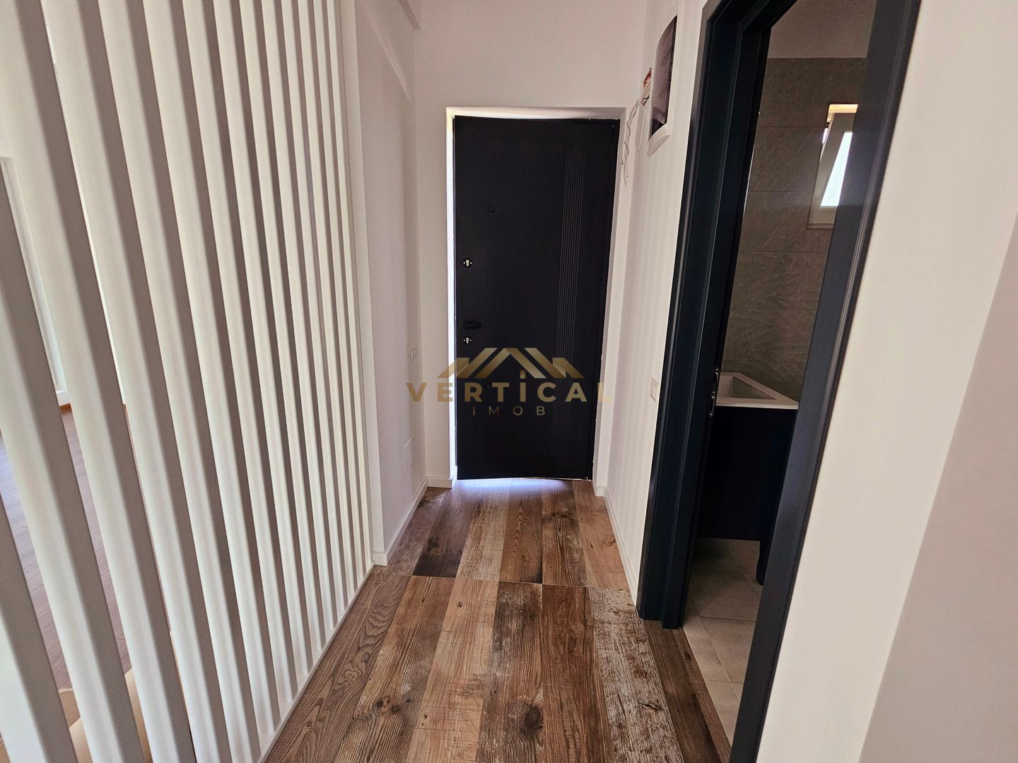 De vanzare vila 4 camere - cartier Mega Parc Residence -comuna Berceni - Poză 5