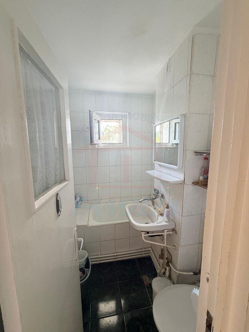 Vanzare apartament cu 4 camere in Micro 13, etaj 3, pret 65 000 euro - Poză 4