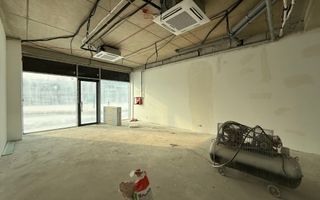 SAD - Spatiu comercial in zona centrala, langa Piata 700 - pret negociabil - Poză 1