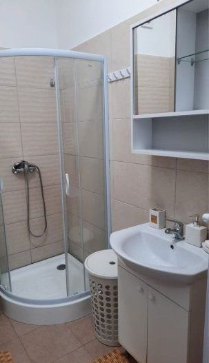 Garsoniera demisol foarte inalt centrala 26 mp - Poză 7