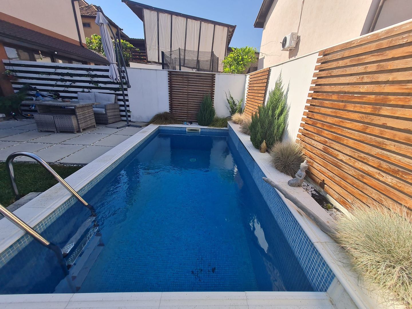 Duplex minimalist cu piscina - Poză 14