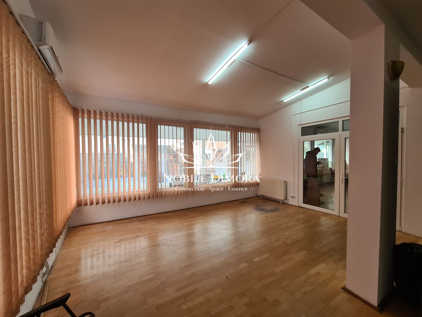 SAD - Spatiu comercial de 145 mp pe Bulevardul Cetatii - Poză 1