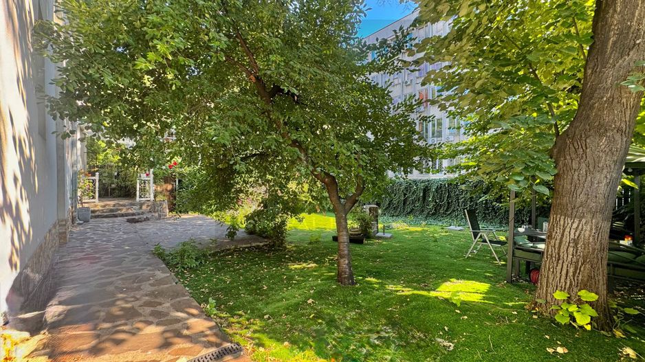 Spre Vânzare Proprietate remarcabilă cu 6 camere în inima Iașului ! - Poză 18