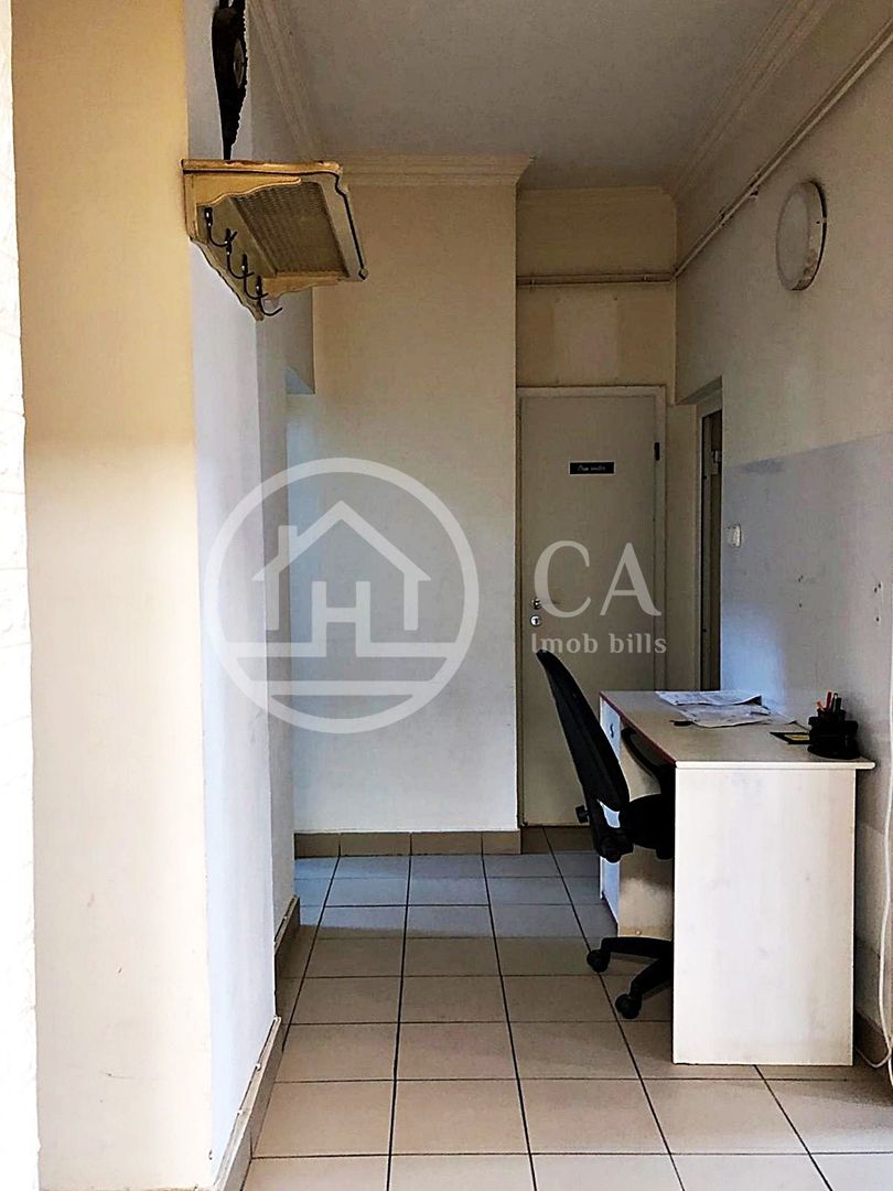 Spatiu comercial de inchiriat cu 5 camere pe Republicii, Oradea - Poză 7