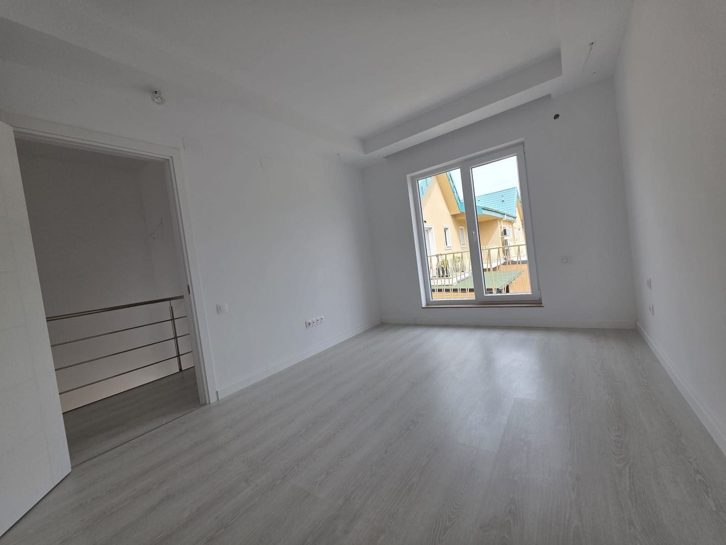 Vilă modernă 3 camere cu grădină privată – Cosmopolis - Poză 14