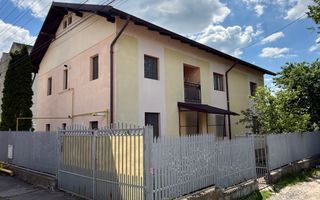 Vila construită in 2010 - P+1+pod - S=236 mp și curte 238 mp Campina! - Poză 1