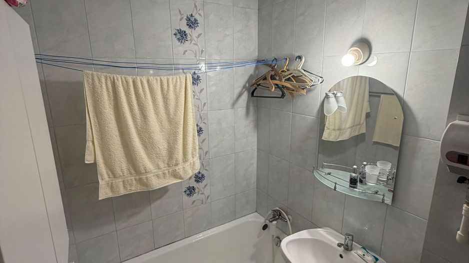 Vanzare Garsonieră renovată, 31 mp, 75 m metrou Favorit, balcon, AC - Poză 7