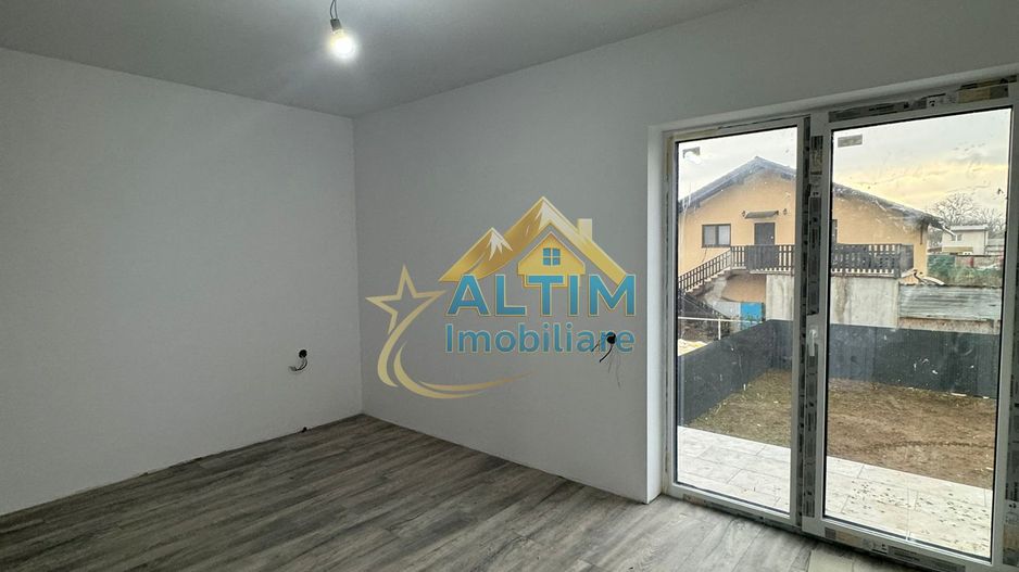 De vânzare - Casă cu 4 camere în cartier Izvor - Poză 6