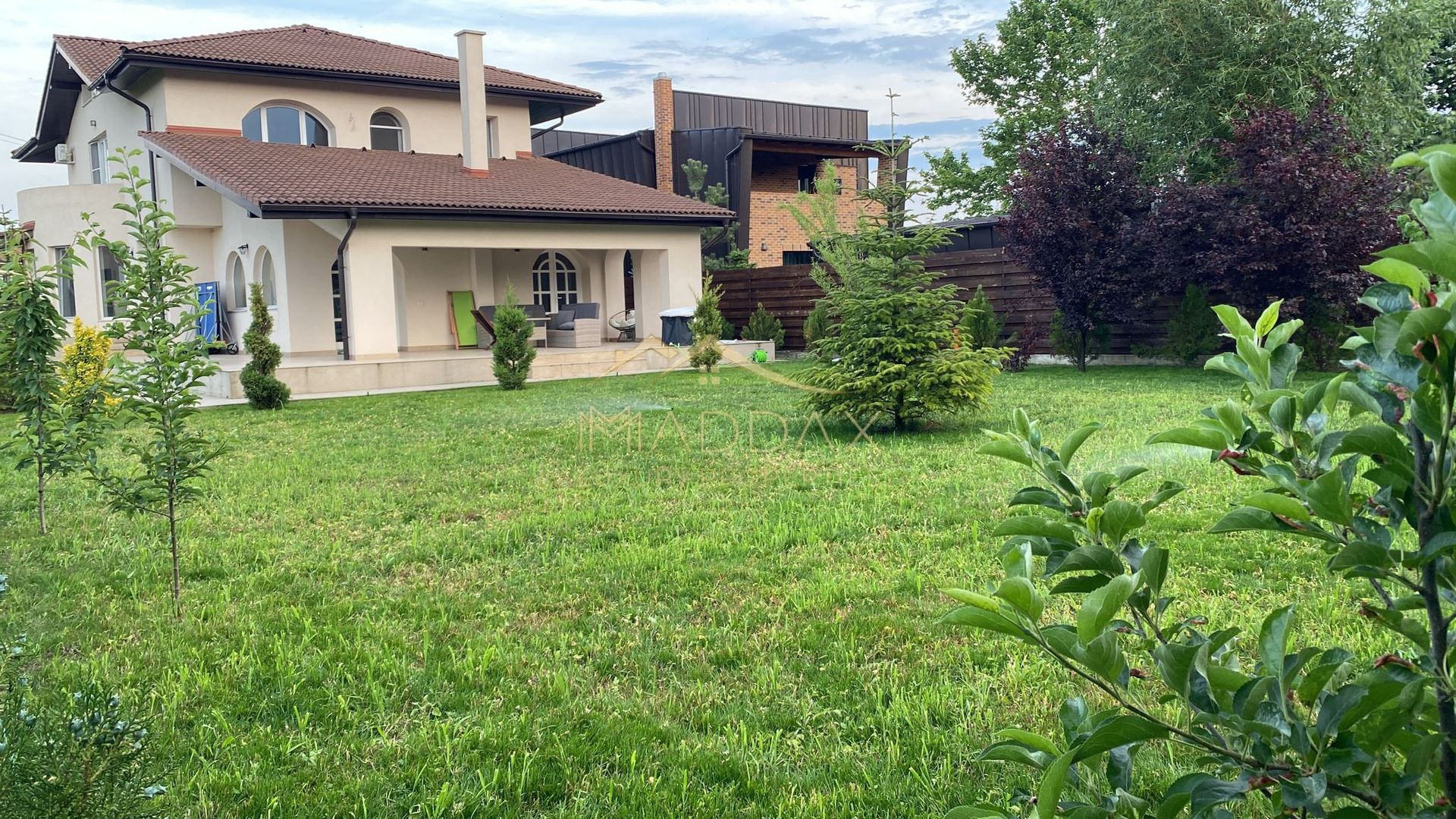 Vila Paradisul Verde ,  vedere  spre lac  **** curte 700 mp - Poză 2