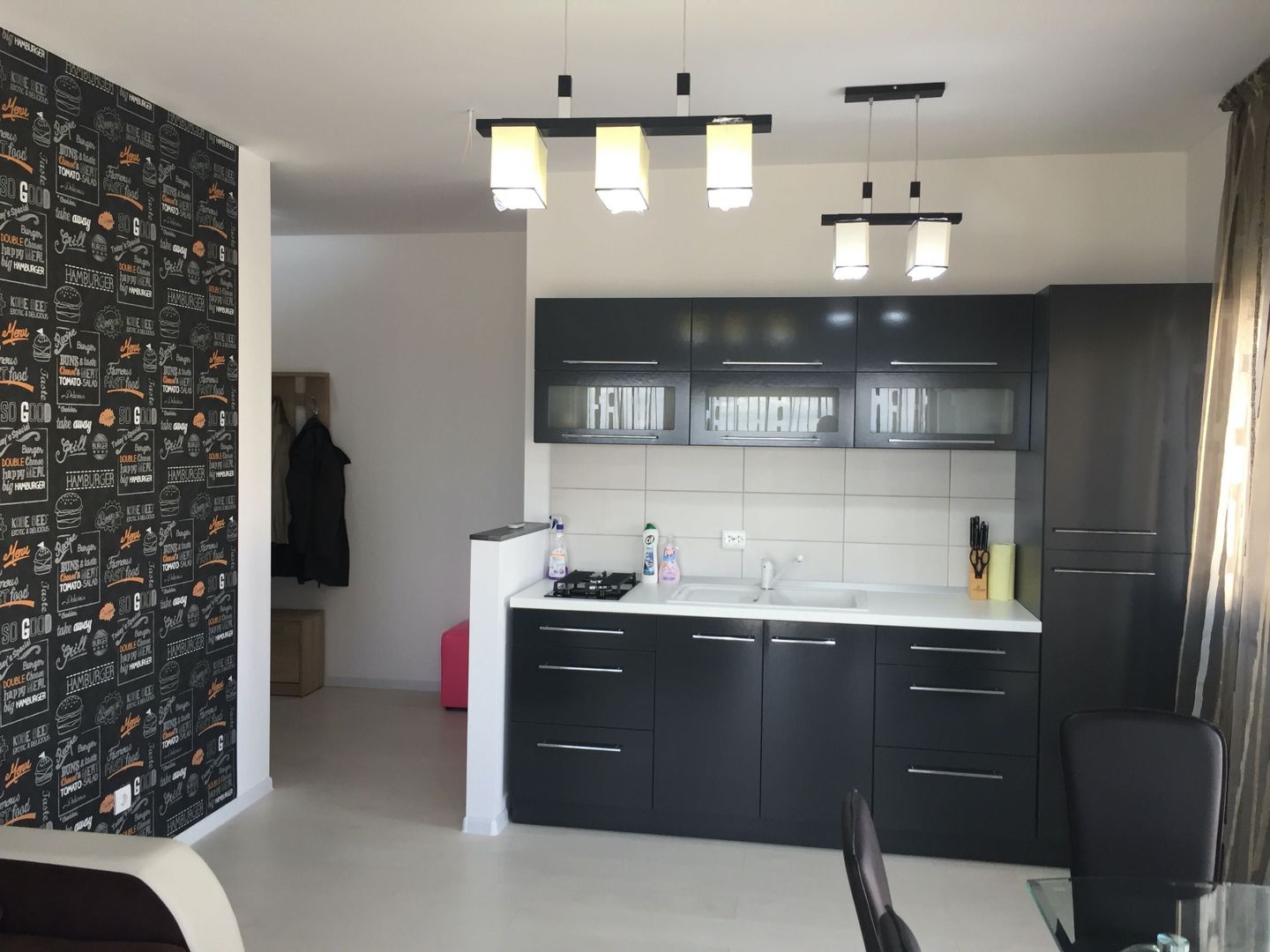Apartament pe malul Mării, Mamaia! 2 camere 63mp suprafață. Mobilat. - Poză 2