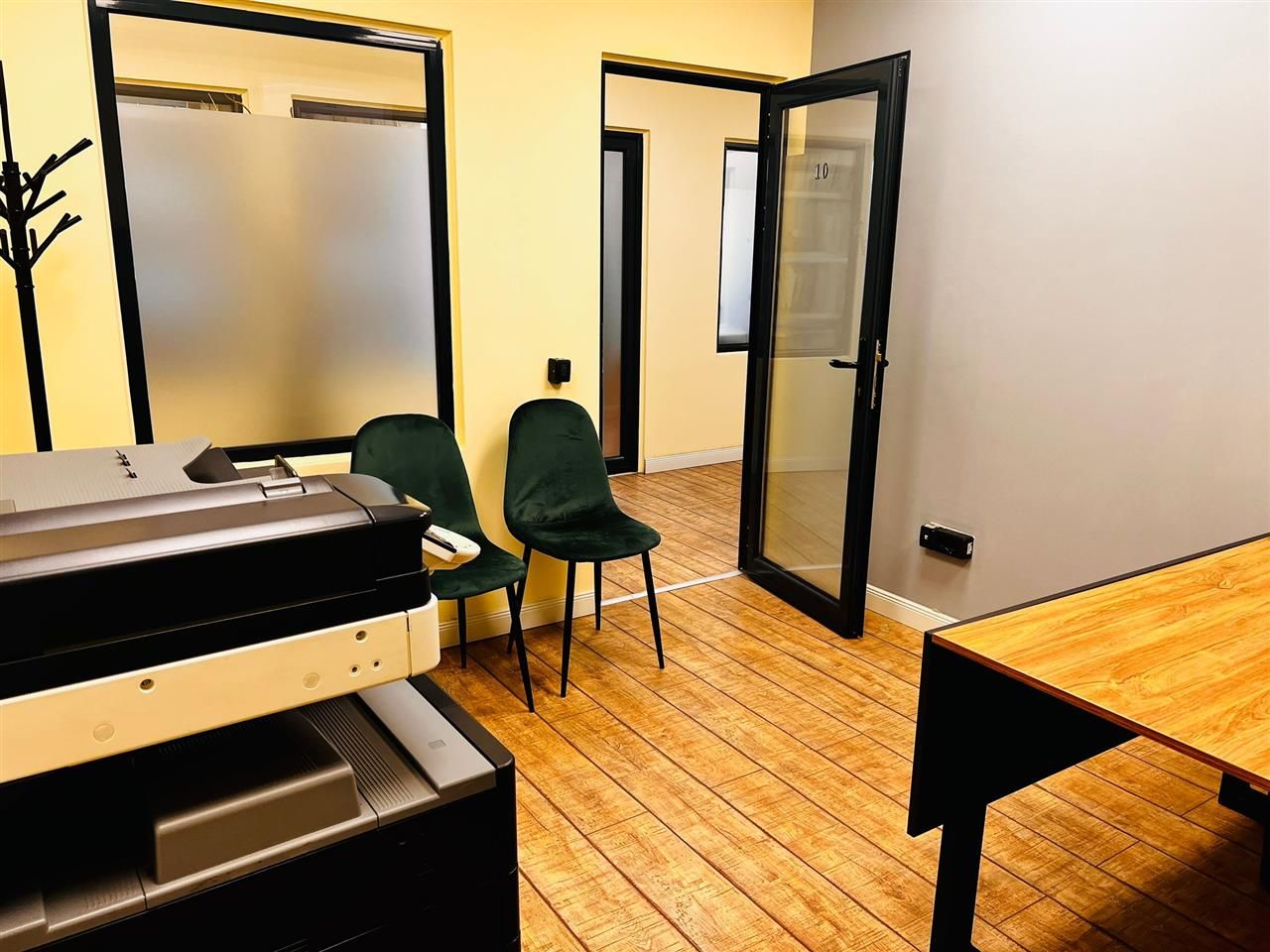 Spatiu birouri,cladire destinata  business-ului, zona ITC , Brasov. - Poză 1