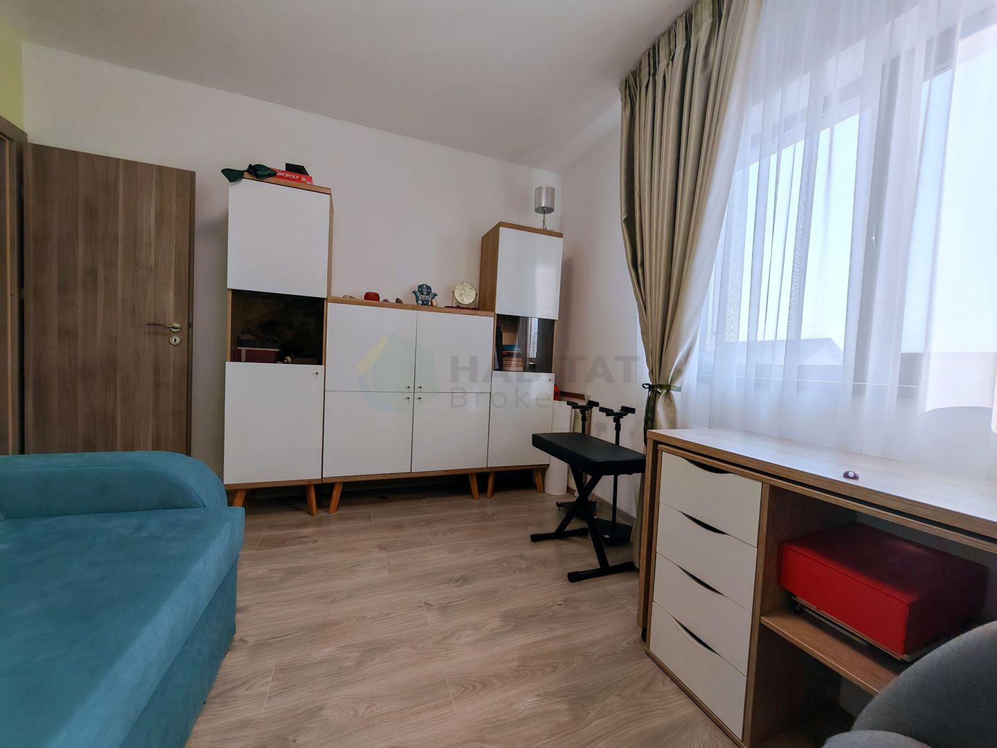 Prima inchiriere, vila cocheta, cu accente exotice - Poză 23