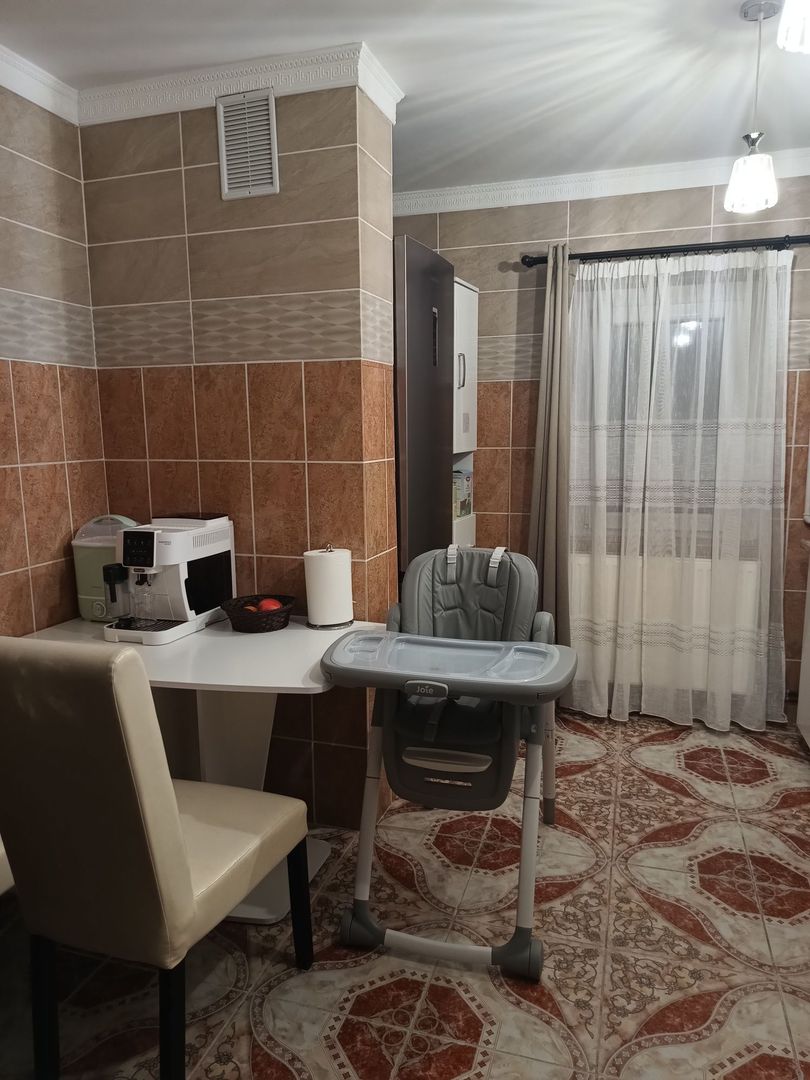 Vând apartament decomandat cu 3 camere, micro 16 - Poză 4