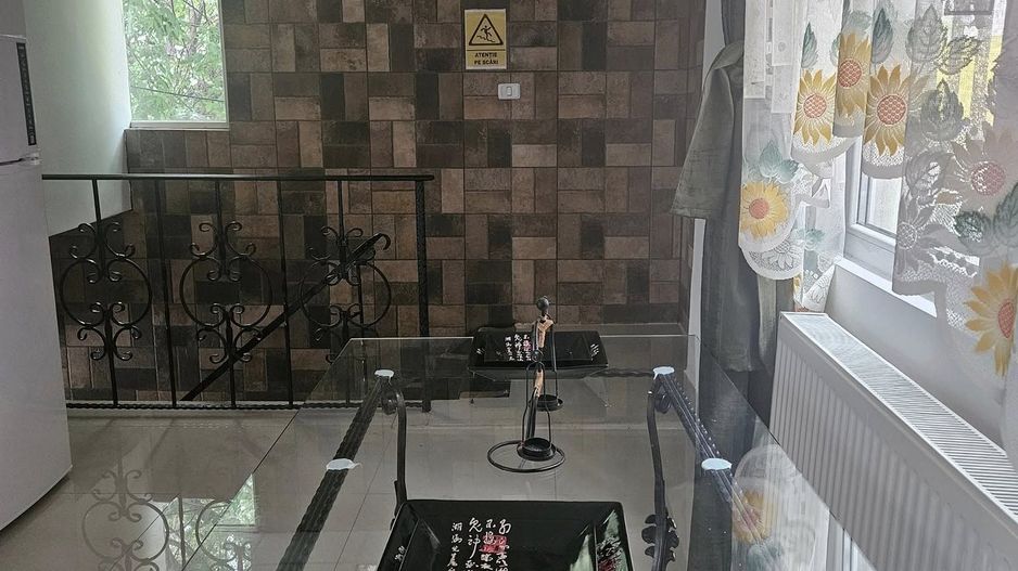 Spre Chirie - apartament 3 camere , etaj 1 in Vila - Poză 12