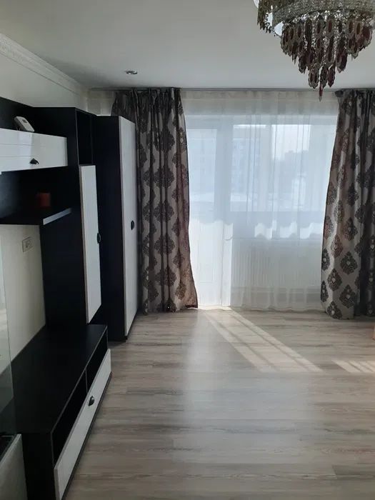 Apartment 3 cam dec Micro 18,et 8/10,renovat - Poză 2