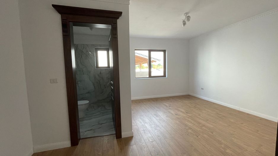 Casa individuala pe parter 160Mp -la asfalt-Ghiroda - Poză 5