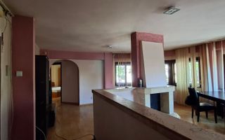 Apartament cu 3 camere - zona semicentrala - Poză 3