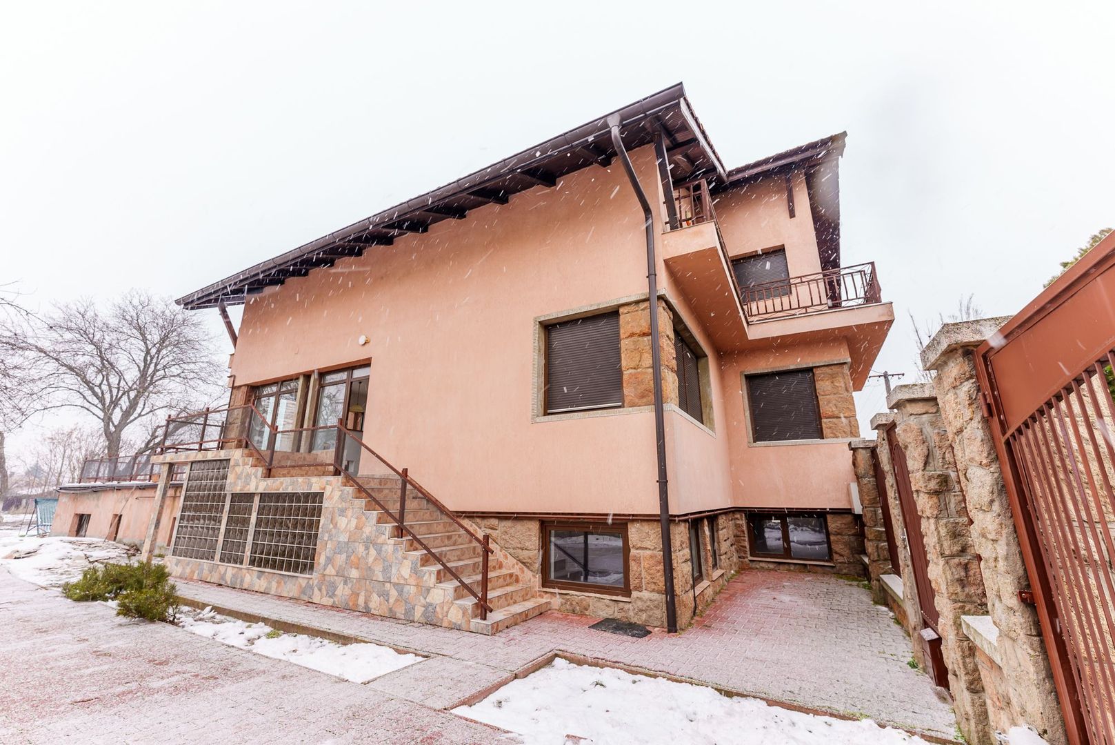 Casă deosebită două nivele în Battonya - Poză 1