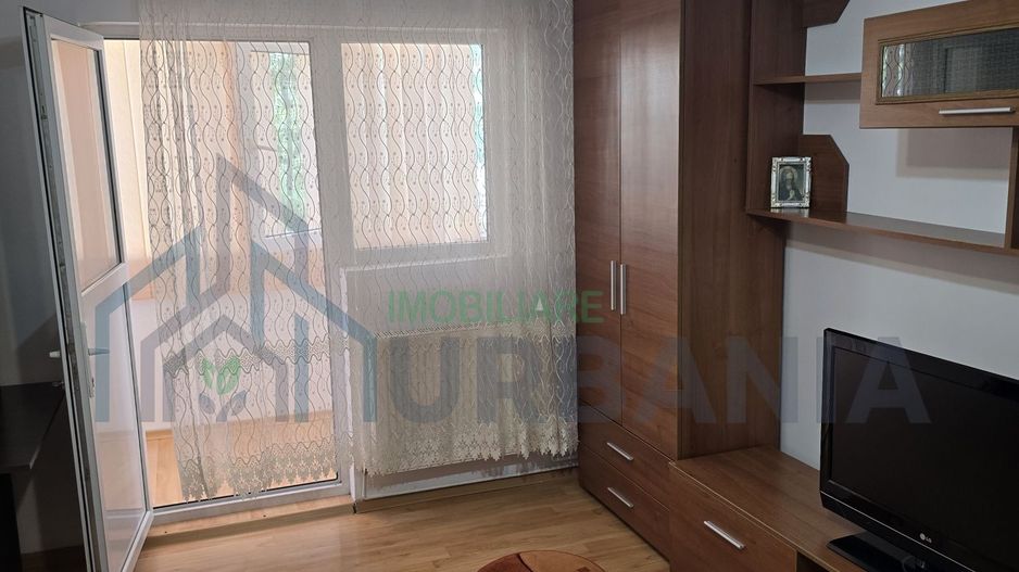 Apartament cu 3 camere de închiriat în cartierul Dacia, Pașcani - Poză 2