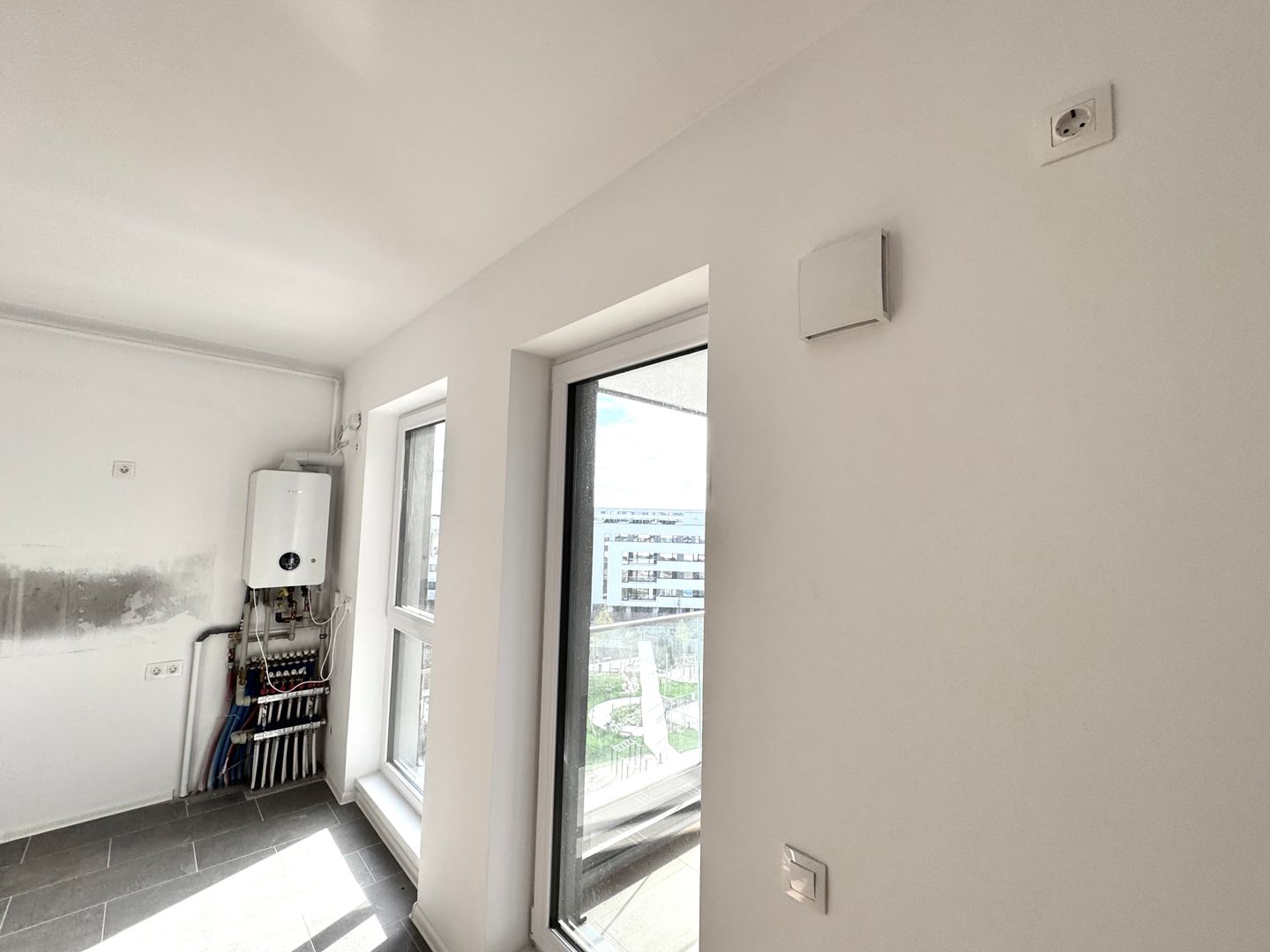 3 camere. Bucătărie Open-Space - Verdere curte interioară - Poză 4
