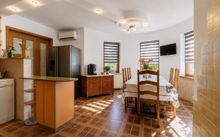 Vilă individuală cu 5 camere, piscină și curte generoasă | Mogoșoaia - Poză 9