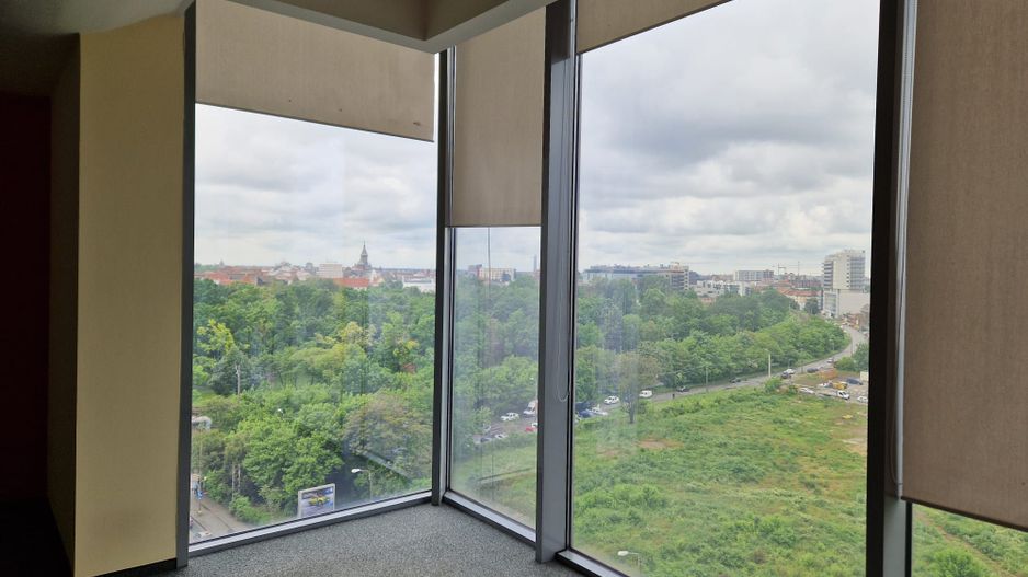 Spatiu in cladire de birouri - Poză 3