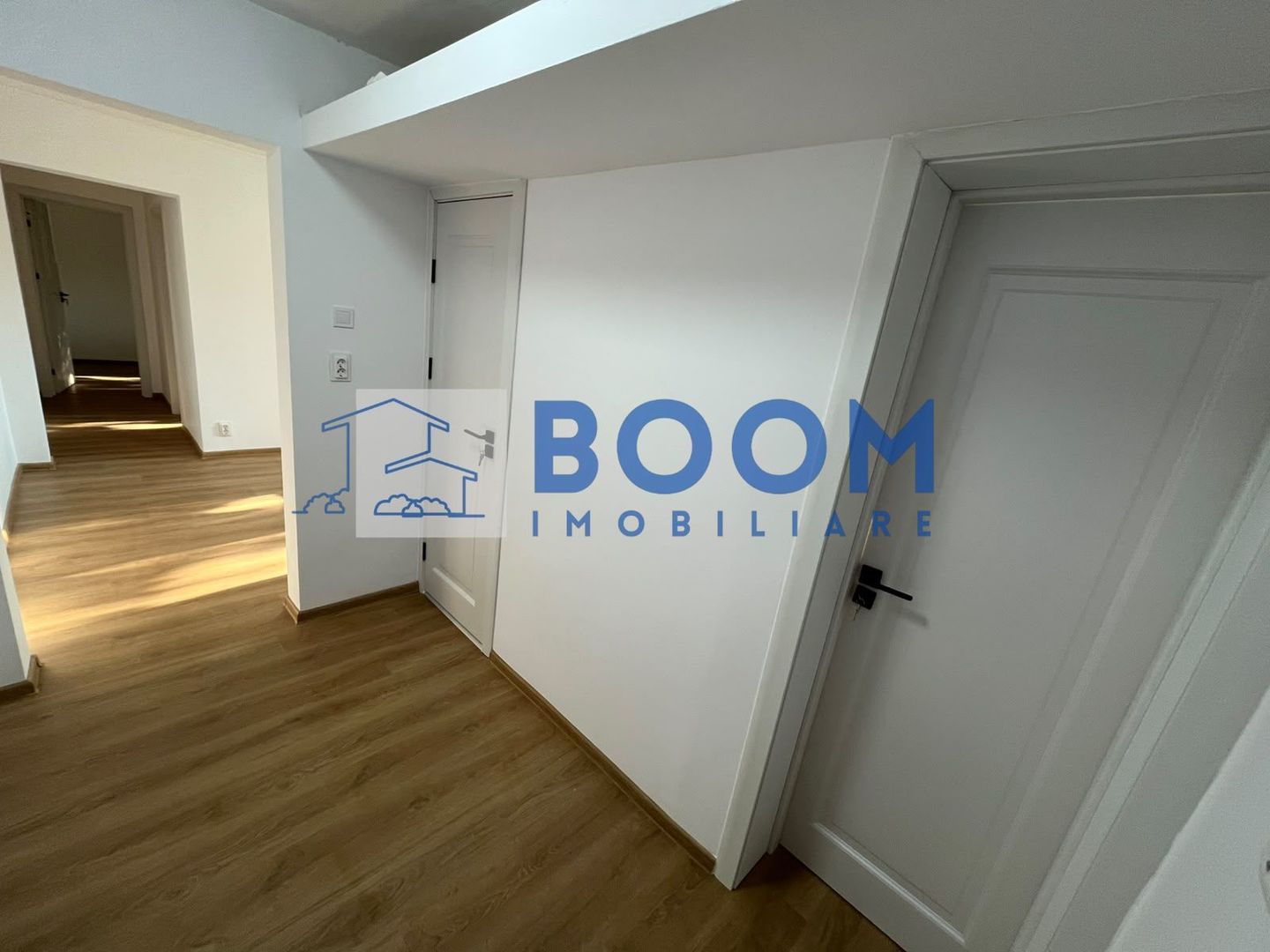 Apartament 3 camere | Zona Hermes | Geam la baie| Decomandat | - Poză 2