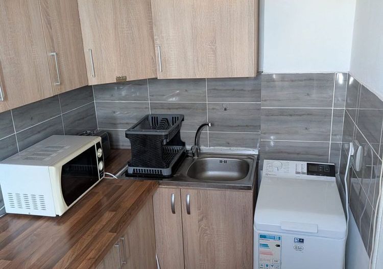 Garsoniera in bloc mixt langa metrou Gorjului, Militari - Poză 3